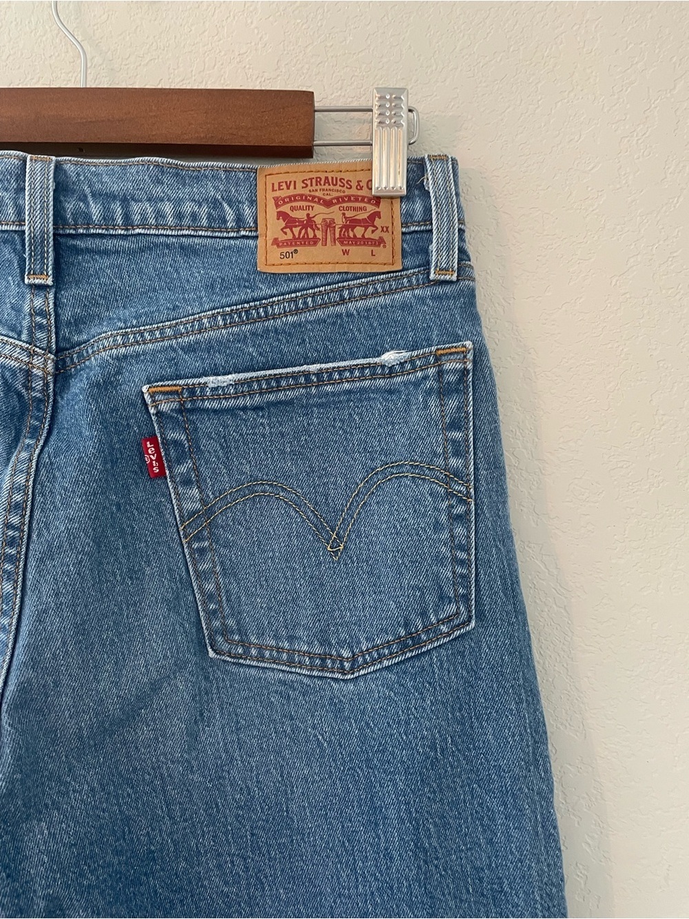 Levis 501 Denim Jeans Size 28 Medium Wash Distressed Long high waisted 90s style - Picture 5 of 10